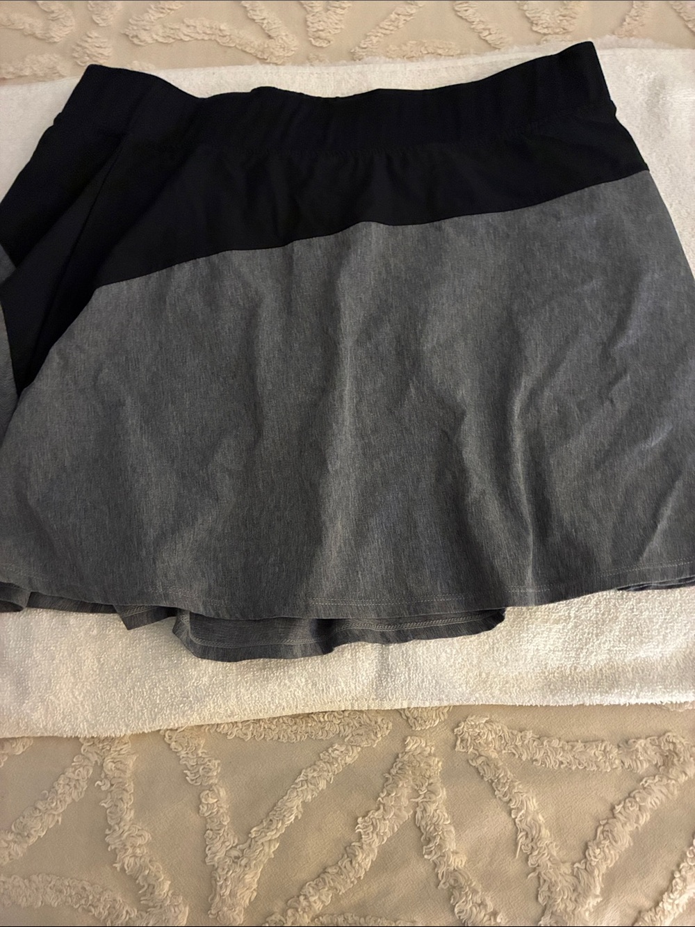 BCG Activewear Two-Tone Black and Gray Circle Skirt w/shorts.(skort)-cute!